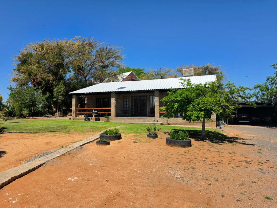 2 Bedroom Property for Sale in Upington Rural Northern Cape
